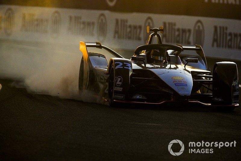 Sébastien Buemi, Nissan e.Dam, Nissan IMO1, bloque une roue