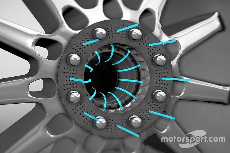 Слухи: в Mercedes продвинулись в концепции «дырявых» дисков