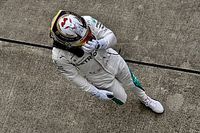 Hamilton triplázott Japánban, nagyon közel Vettel: Hülkenberg a falban