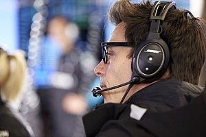 A Mercedes egyelőre nem tudja: a Formula E egy esemény vagy egy verseny?!