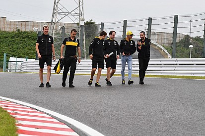 Sainz: „Kompenzálni fogja Bottast a Mercedes…”