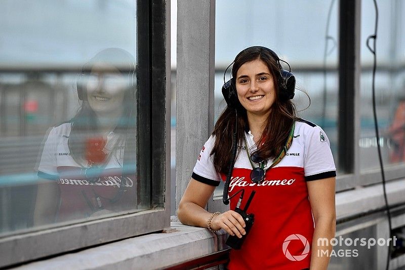 Alfa Romeo retains Calderon as test driver