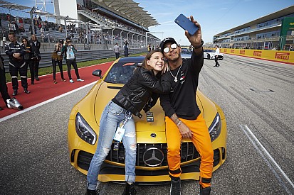 Hamilton halálfélelmet keltett a világhíres színésznőben: videón a kör Austinból