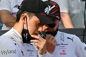 Zhou dolblij met teamgenoot Bottas bij Alfa Romeo: "Hij is geweldig"