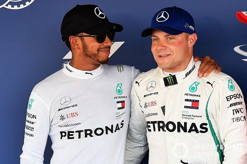 Lewis Hamilton, Mercedes AMG F1 y Valtteri Bottas, Mercedes AMG F1 celebran en parc ferme