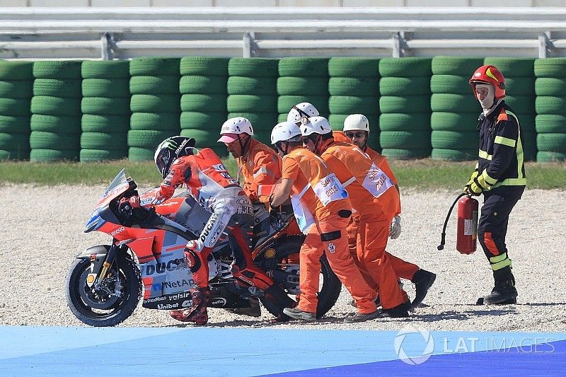 Lorenzo blames "rock"-like medium tyre for crash