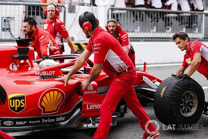 Sebastian Vettel, Ferrari SF71H, pits