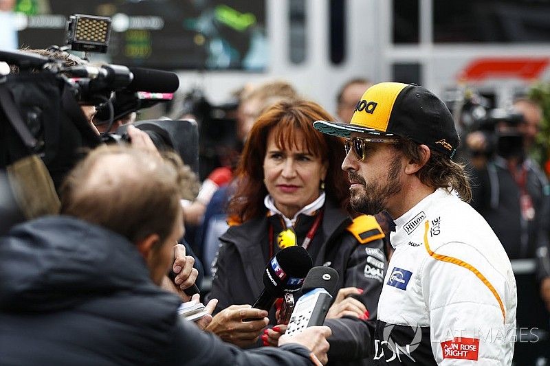 Fernando Alonso, McLaren, parle aux médias