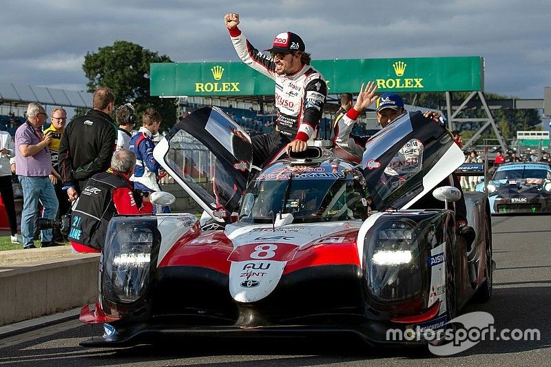 I vincitori della gara #8 Toyota Gazoo Racing Toyota TS050: Sebastien Buemi, Kazuki Nakajima, Fernando Alonso