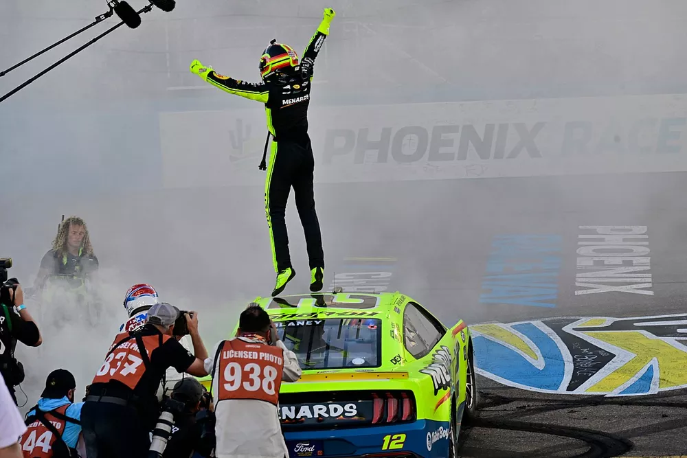 Ryan Blaney, Team Penske, Menards/Dutch Boy Ford Mustang
