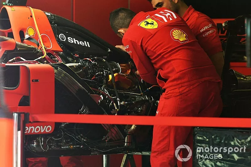 Le compartiment moteur de la Ferrari SF90