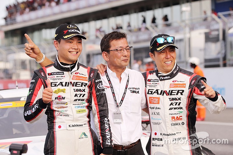 最終ラップで劇的逆転! 10号車の石川京侍「最後はいくしかなかった」