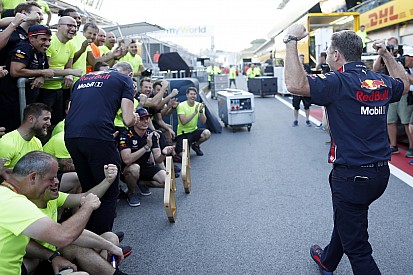 A pillanat, amikor a Red Bull megtudja, az FIA tisztázta Verstappent