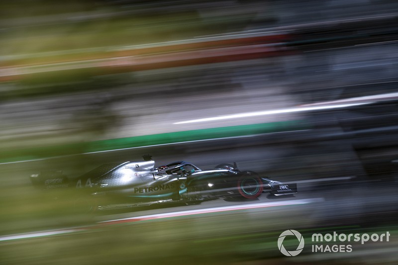 Hamilton se queda sin rivales en Barcelona antes de la clasificación