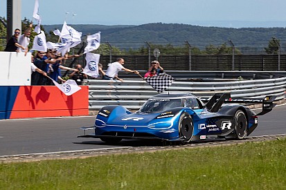 VW y Dumas rompen el récord eléctrico en el Nordschleife