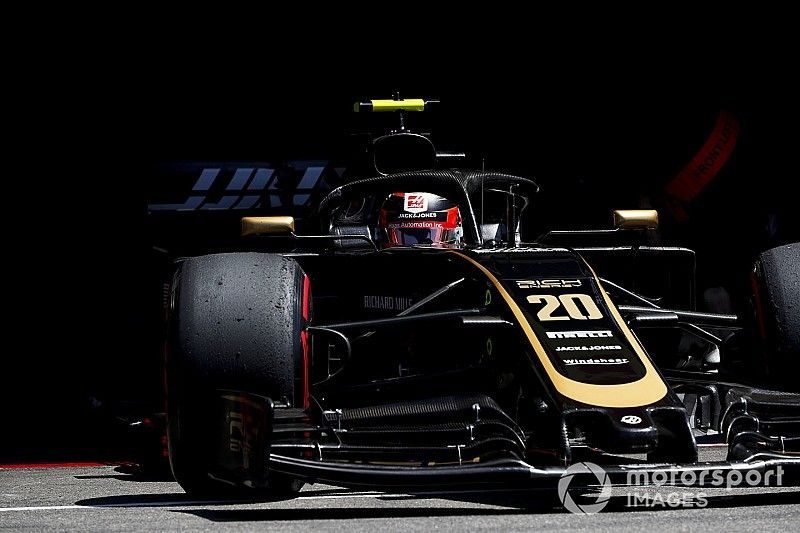 Kevin Magnussen, Haas F1 Team VF-19, leaves the garage