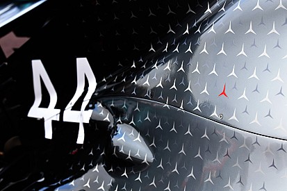 Mercedes to keep Lauda red star on car "forever"