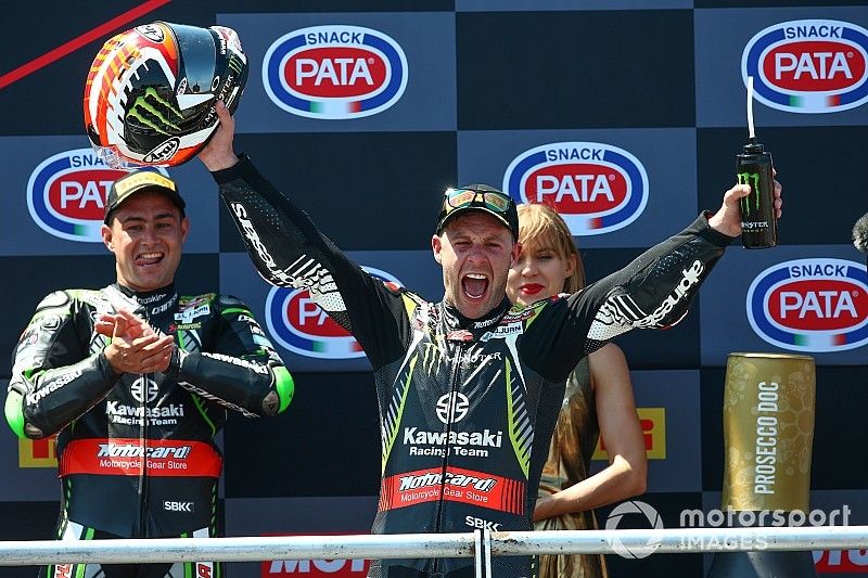 Ganador de la carrera Jonathan Rea, Kawasaki Racing Team
