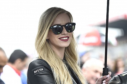 Rajtrácslányok a MotoGP Francia Nagydíjáról