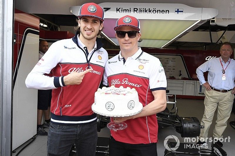 Antonio Giovinazzi, Alfa Romeo Racing, celebrates with Kimi Raikkonen, Alfa Romeo Racing, prior to the Finns 300th race start