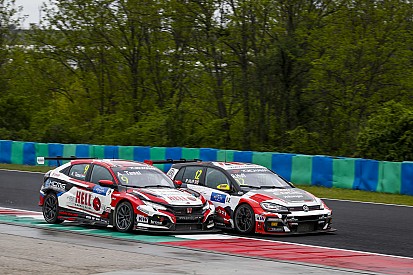 Видео: пилоты WTCR устроили на «Нордшляйфе» контактную борьбу на скорости за 250 км/ч
