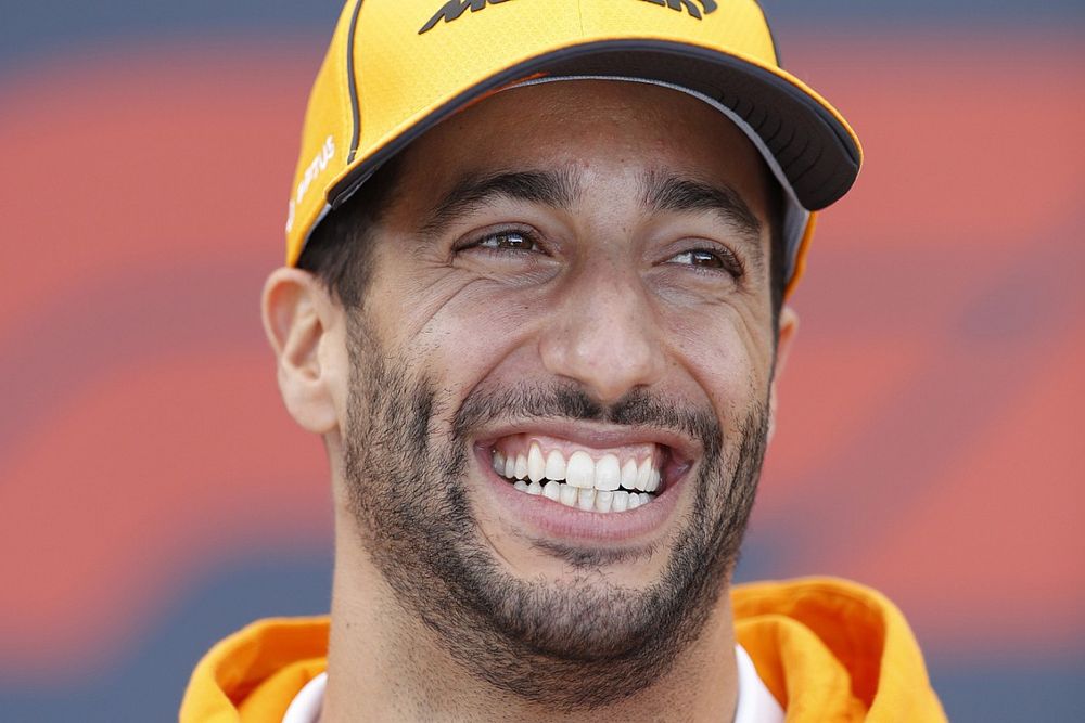 Ricciardo w samochodzie NASCAR