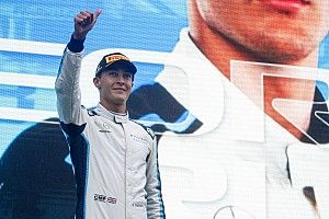 Russell ravi de son podium, qu'importe la manière