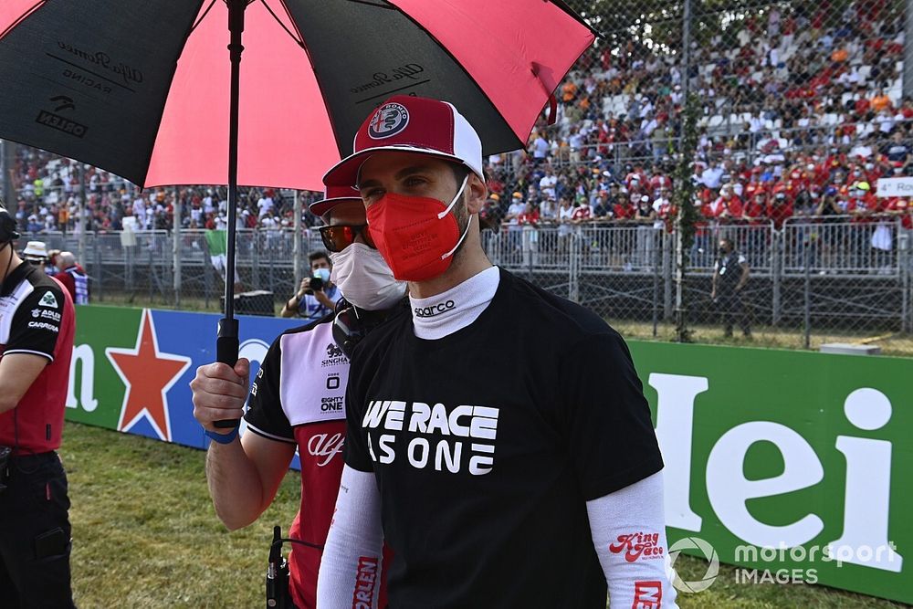 Posisi Antonio Giovinazzi di Alfa Romeo Kian Terjepit