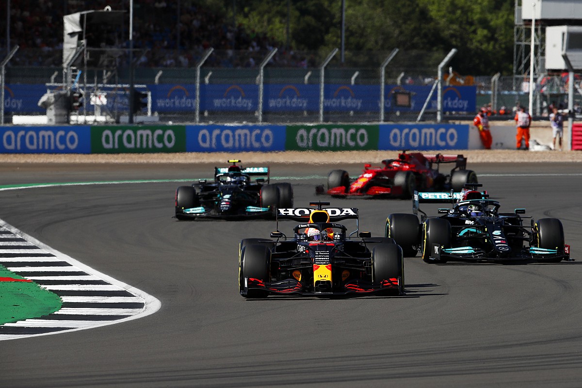 Saat Hamilton Menghadapi Api dengan Api