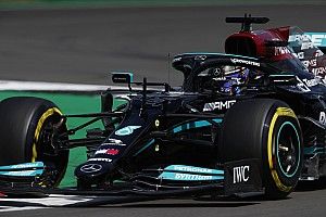 Hamilton a leggyorsabb a Brit Nagydíj időmérőjén, Russell ismét hatalmasat ment!