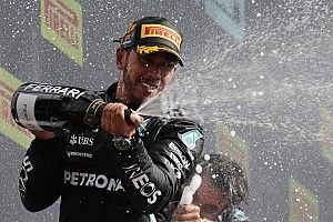 フェルスタッペン、ハミルトンのレース後の”大喜び”に不快感「無礼な振る舞いだし、スポーツマンとして相応しくない」