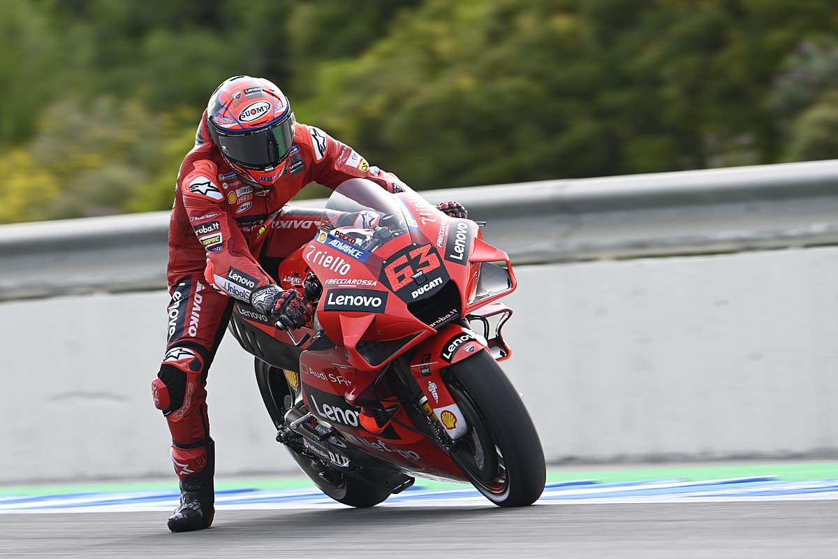 Bagnaia troeft Quartararo af op vrijdag in Jerez