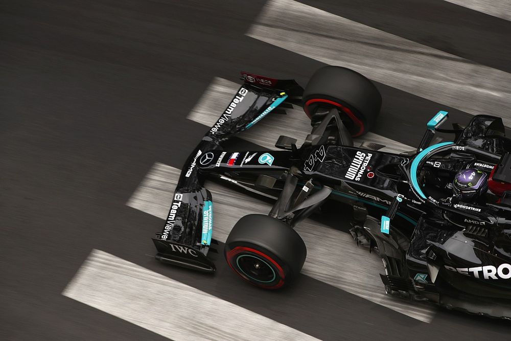 La Mercedes non funziona, Hamilton critica la squadra