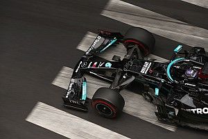 La Mercedes non funziona, Hamilton critica la squadra