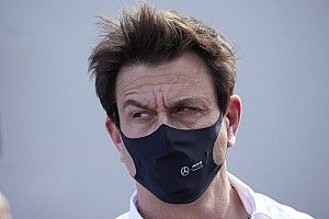 Wolff: "Abbassiamo i toni, Red Bull troppo dura contro Lewis"