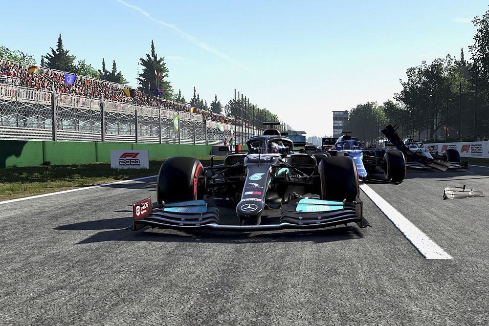 Mercedes manda en el arranque del campeonato Esports de F1