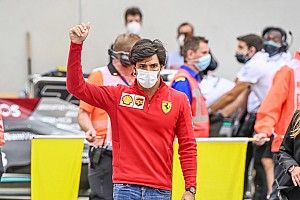 Juara Dunia F1 Anggap Sainz Pembalap Cerdik