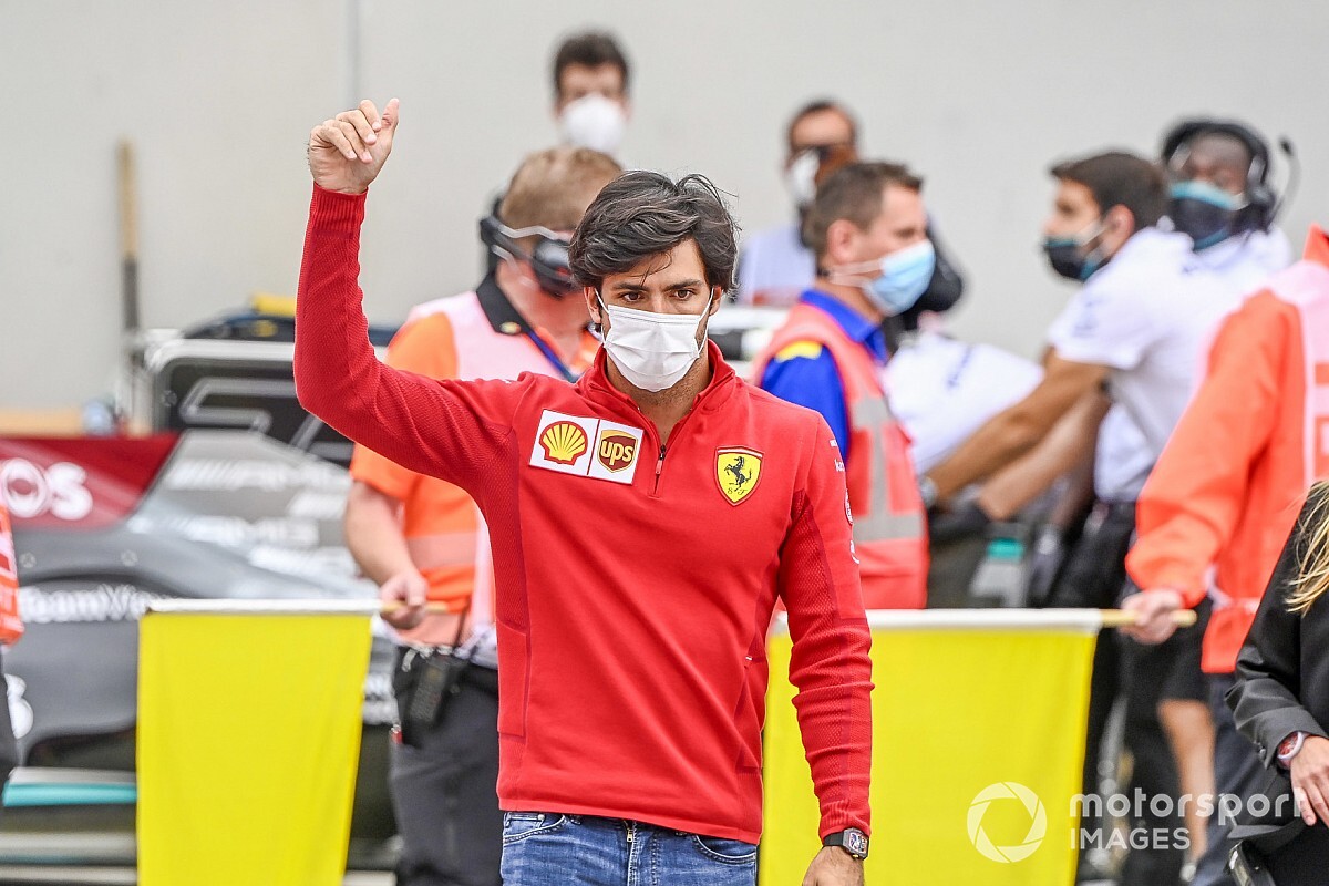 Juara Dunia F1 Anggap Sainz Pembalap Cerdik