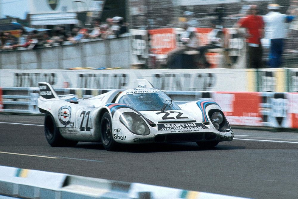 Retro: Hoe Gijs van Lennep 50 jaar geleden de 24 uur van Le Mans won