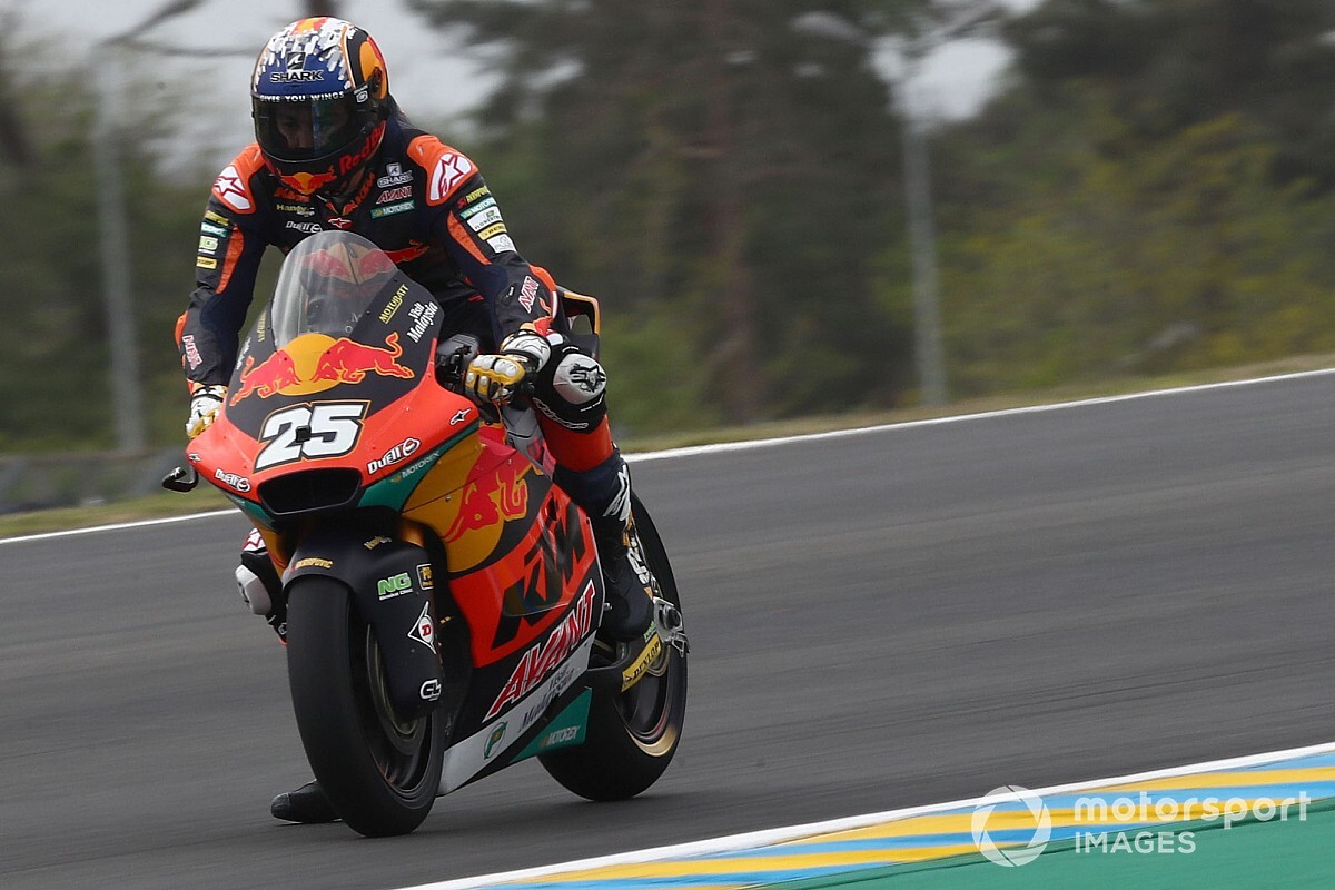 Le Mans Moto2: Fernandez beats Gardner as Lowes crashes out
