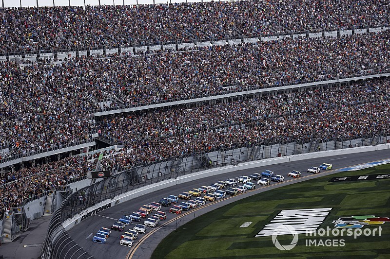 Deszcz przerwał Daytona 500