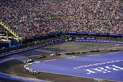 Videón Vries, Da Costa és Frijns csattanása a Formula E-ből