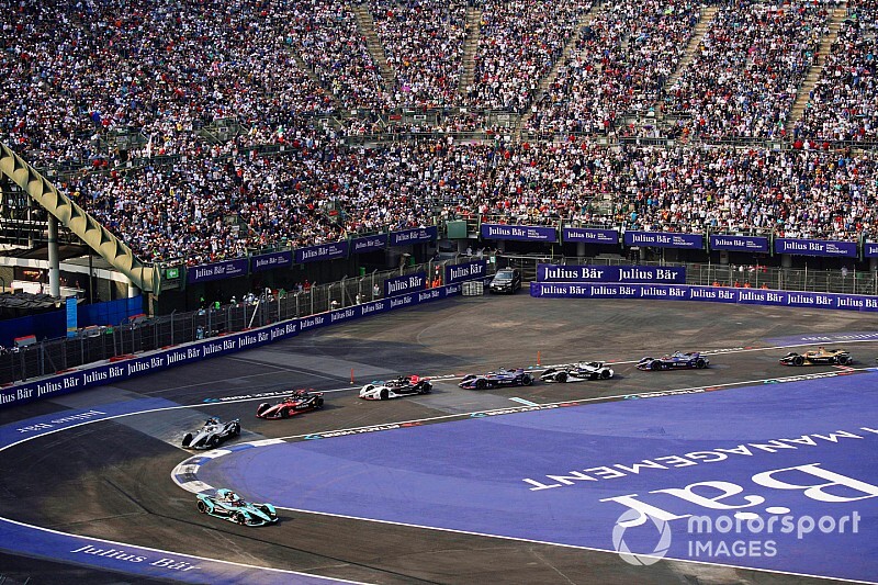 Videón Vries, Da Costa és Frijns csattanása a Formula E-ből