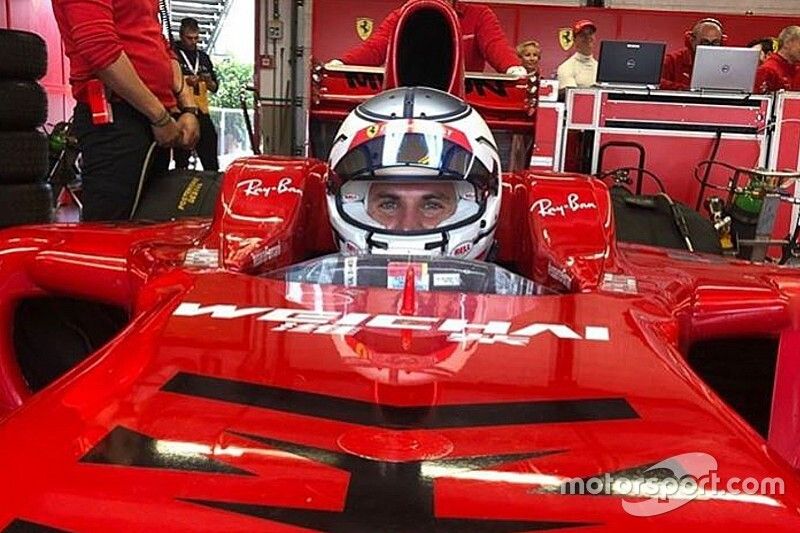 Bicampeão da Stock Car, Daniel Serra pilota Ferrari 2009 de Massa e Raikkonen