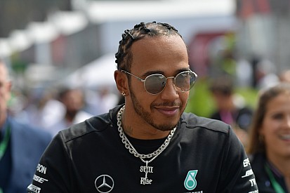 Hamilton nagyon izgatott a rossis csere miatt