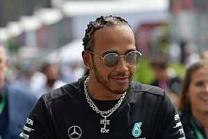Hamilton nagyon izgatott a rossis csere miatt