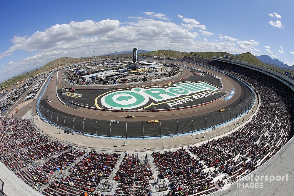 Balapan NASCAR di Phoenix Akan Digelar dengan Penonton
