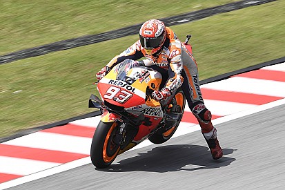 Márquez: “A una vuelta, Quartararo hace algo que yo no puedo hacer”