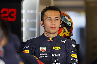 Resmi: Albon, 2020'de de Red Bull'da yarışacak!
