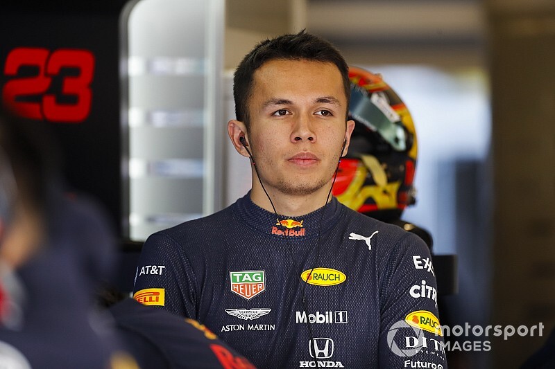 Элбон проведет сезон-2020 в Red Bull, Гасли – в Toro Rosso